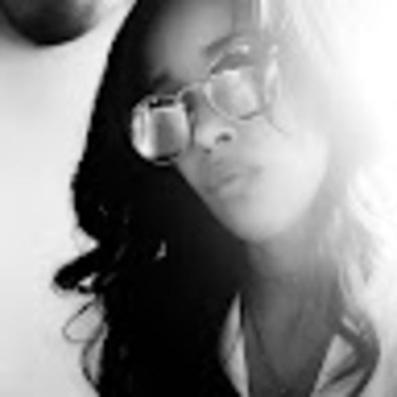 Meet your Posher, Melanie - Picture 1 of 1